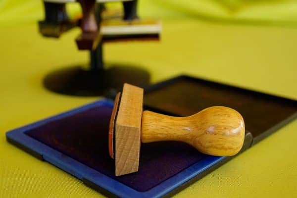 Mention obligatoire tampon : les mentions d’entreprise obligatoires