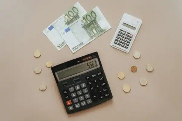 Préparation et réaction face aux contrôles fiscaux et sociaux en entreprise : Guide pour naviguer les obligations et sanctions de l’administration fiscale et de l’URSSAF