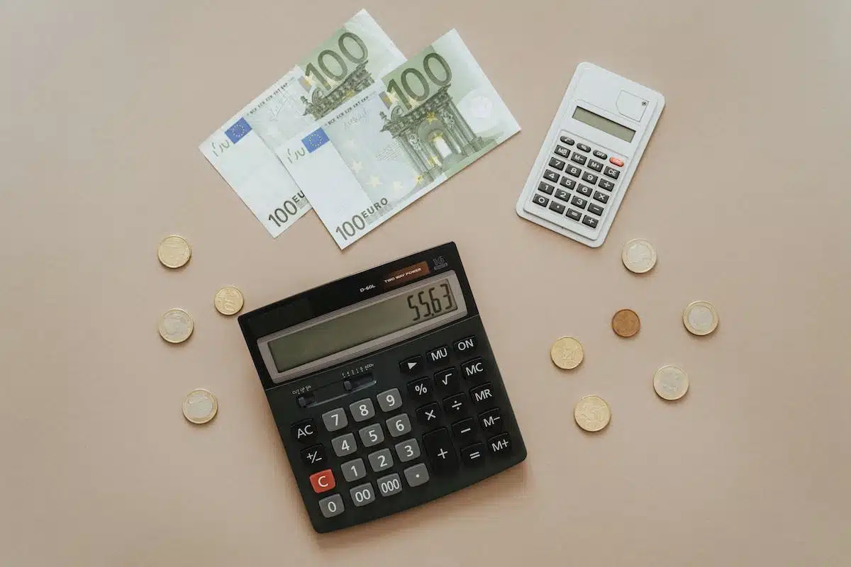 Préparation et réaction face aux contrôles fiscaux et sociaux en entreprise : Guide pour naviguer les obligations et sanctions de l’administration fiscale et de l’URSSAF