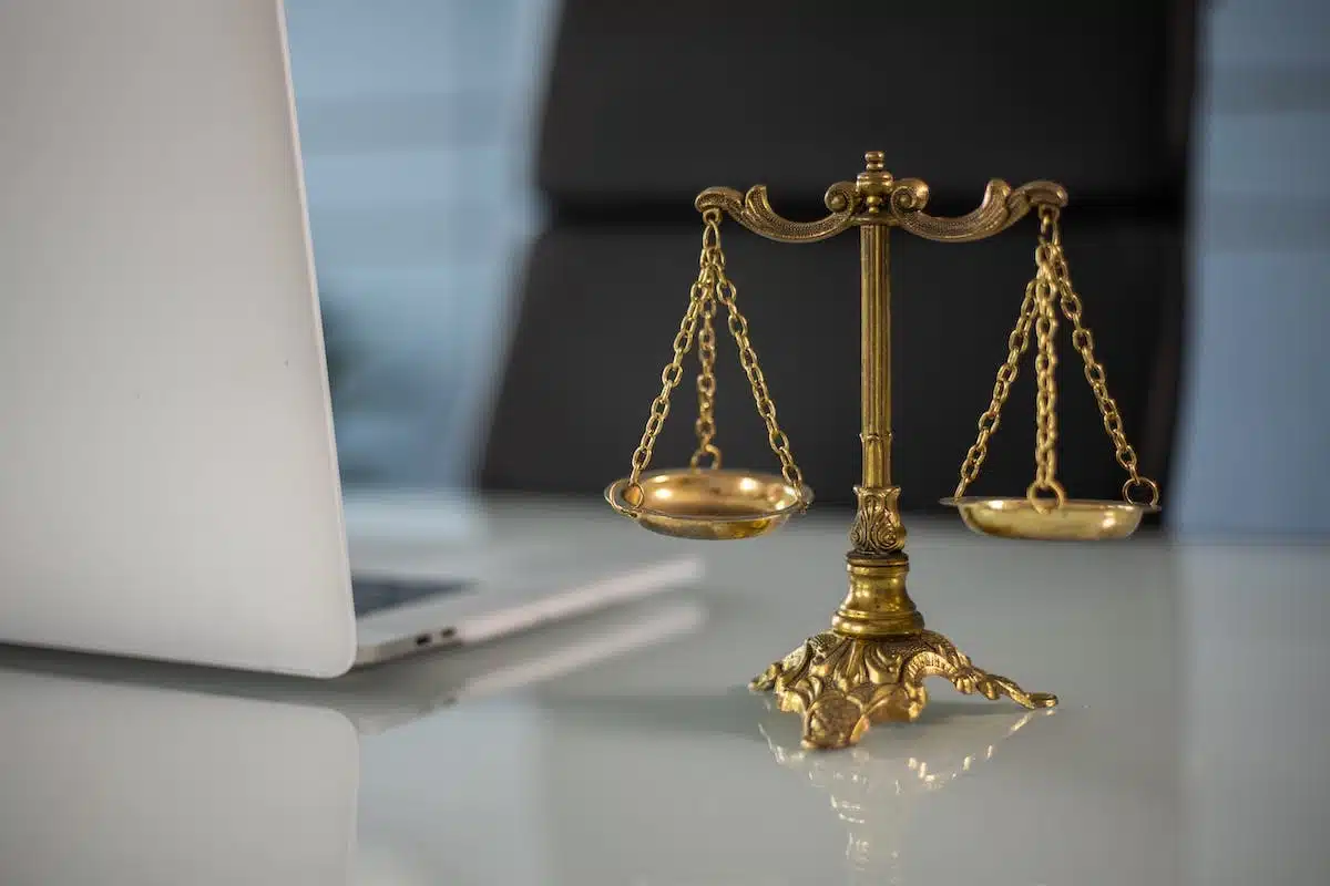 Les implications légales du recours à la sous-traitance : avantages et inconvénients analysés