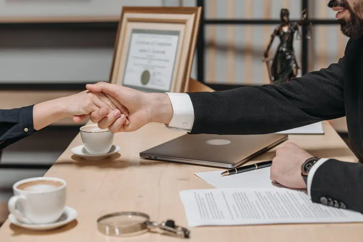 Découvrez les différents types de contrats indispensables en entreprise