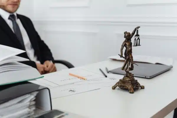 Les étapes essentielles pour la création ou la fermeture d’une entreprise : guide juridique complet