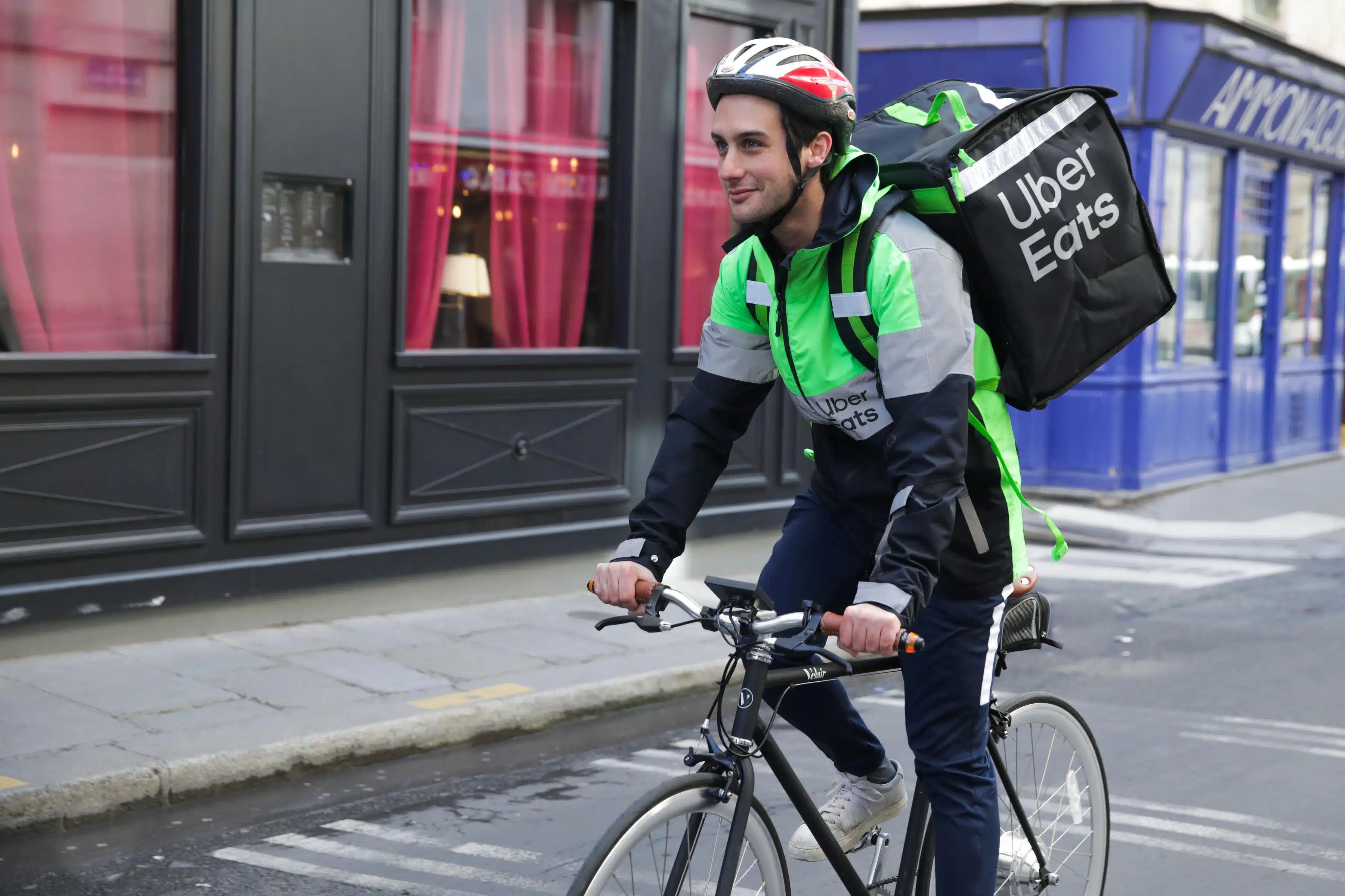 Comment est calculé le salaire d'un livreur Uber Eats
