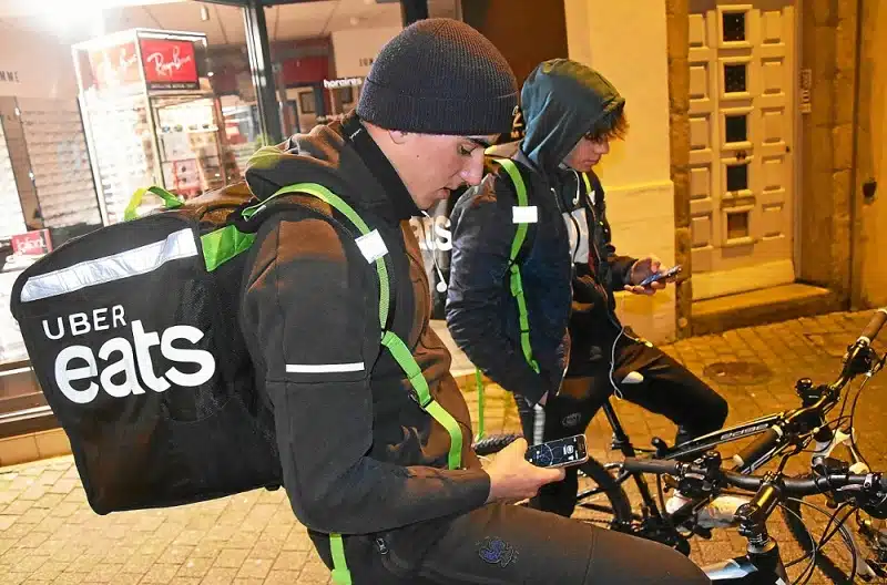 Comment est calculé le salaire d’un livreur Uber Eats?
