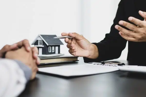 IAD Holding : les échanges immobiliers en ligne