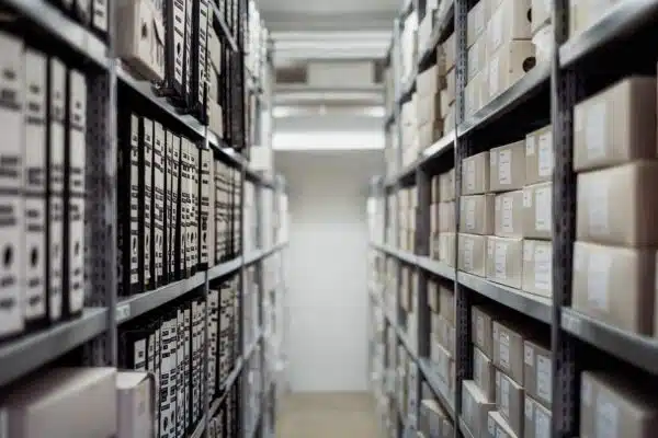Rayonnages industriels : optimisation de l’espace de stockage et importance dans l’industrie