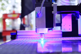 Découpe laser à Toulouse : comment choisir le bon prestataire pour vos pièces métalliques ?