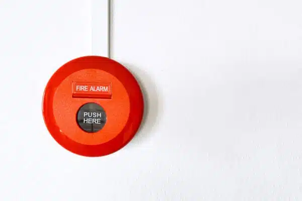 Alarme incendie pour entreprise : comprendre son fonctionnement et faire le bon choix