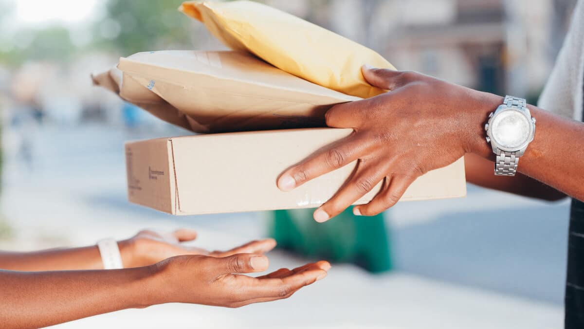 Enveloppe plastique : est-ce une bonne alternative ?