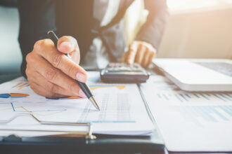 Pourquoi devenir expert-comptable ? Les piliers d’une carrière d’avenir