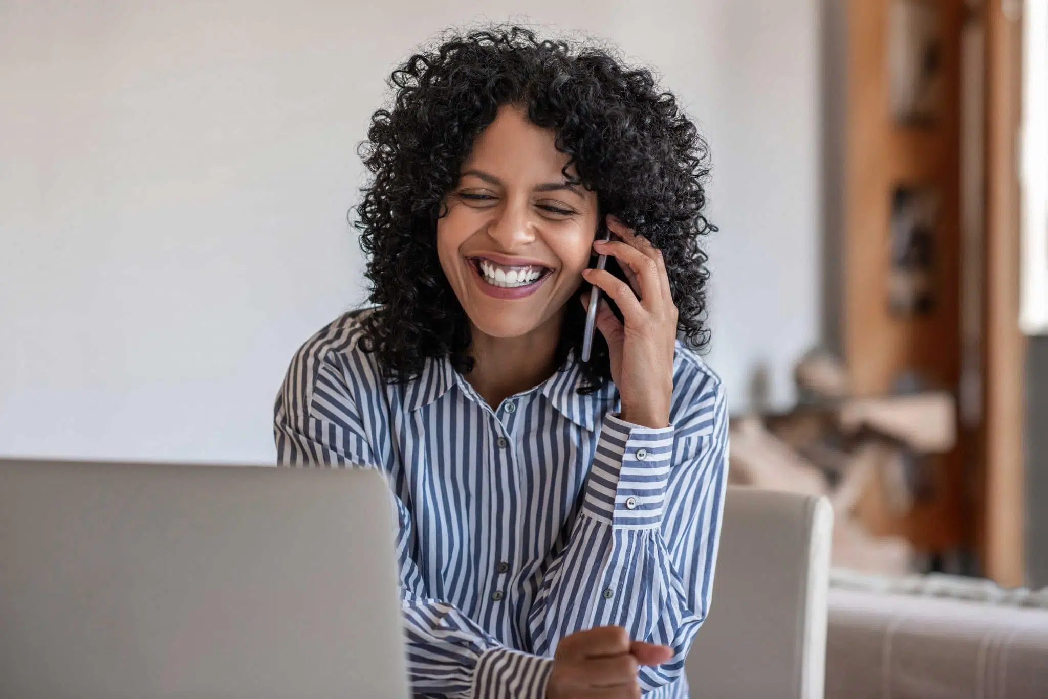 Comment communiquer avec un client dans un appel téléphonique ?